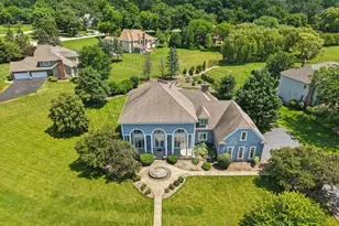 6605 Oakwood Manor Dr, Crystal Lake, IL 60012 - Photo 2