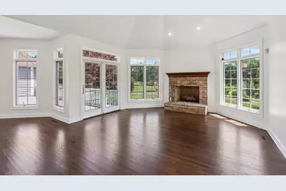 6605 Oakwood Manor Drive, Crystal Lake, IL 60012 - Photo 14