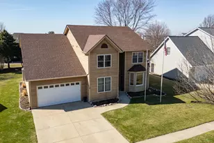 611 Prairie View Ln, Hinckley, IL 60520 - Photo 2