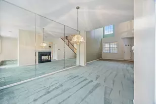 2556 Camberley Cir, Westchester, IL 60154 - Photo 8