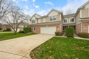 2556 Camberley Cir, Westchester, IL 60154 - Photo 2