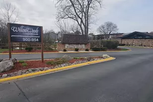 922 Old Willow Rd, Prospect Heights, IL 60070 - Photo 2