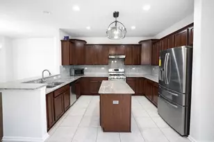 462 Grosvenor Ln, Aurora, IL 60504 - Photo 8