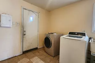 9061 S Parnell Ave, Chicago, IL 60620 - Photo 22