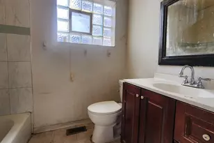 9061 S Parnell Ave, Chicago, IL 60620 - Photo 20