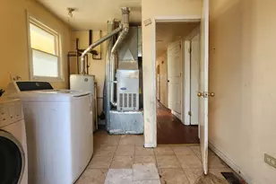 9061 S Parnell Ave, Chicago, IL 60620 - Photo 22