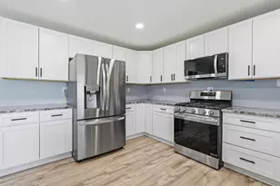 3311 Pinecrest Dr, Joliet, IL 60435 - Photo 4