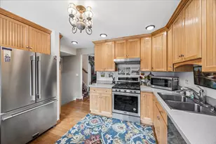 425 79th St, Willowbrook, IL 60527 - Photo 2