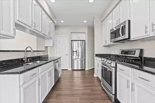 702 N Keystone Ln, Vernon Hills, IL 60061 - Photo 2