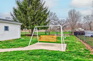 216 W 10th St, Streator, IL 61364 - Photo 4