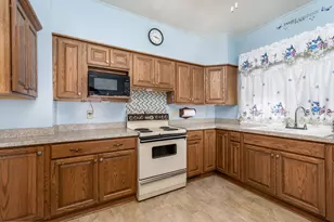 216 W 10th St, Streator, IL 61364 - Photo 14