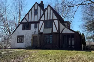 618 S Harvey Ave, Freeport, IL 61032 - Photo 2