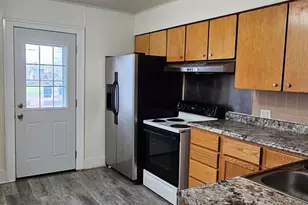 214 S Church St, Princeton, IL 61356 - Photo 2