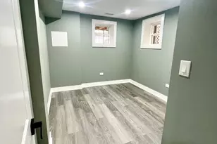 7042 S Eberhart Ave, Chicago, IL 60637 - Photo 18