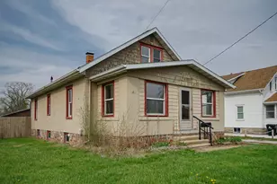 711 Peoria St, Washington, IL 61571 - Photo 2