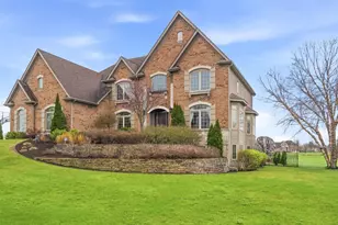 40W701 Willowbrook Ct, Saint Charles, IL 60175 - Photo 2
