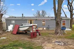 21309 Gambill Ln, Carlyle, IL 62231 - Photo 4