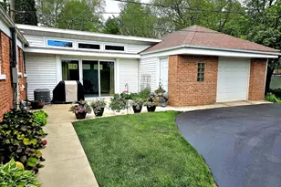636 E Rockland Rd, Libertyville, IL 60048 - Photo 22