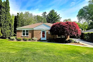 636 E Rockland Rd, Libertyville, IL 60048 - Photo 1
