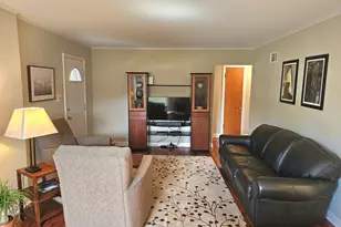 636 E Rockland Rd, Libertyville, IL 60048 - Photo 4