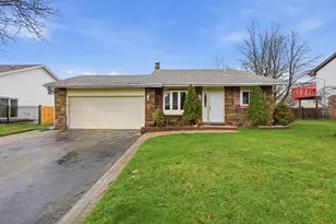 254 Terry Ct, Woodstock, IL 60098 - Photo 2