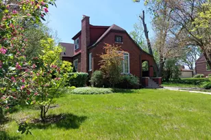 19 W Hattendorf Ave, Roselle, IL 60172 - Photo 2