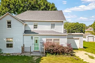 312 N Stanton St, Davis, IL 61019 - Photo 4
