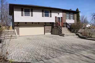 404 Galahad Rd, Bolingbrook, IL 60440 - Photo 2