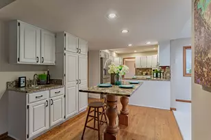 544 Northampton Cir, Elk Grove Village, IL 60007 - Photo 6