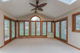 544 Northampton Cir, Elk Grove Village, IL 60007 - Photo 2