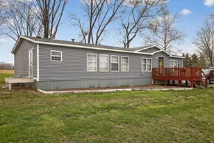 21309 Gambill Ln, Carlyle, IL 62231 - Photo 2