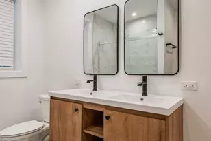 1535 W Estes Ave, Chicago, IL 60626 - Photo 16
