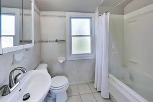 8238 Keystone Ave, Skokie, IL 60076 - Photo 16