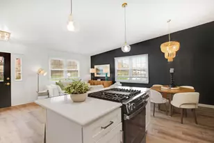 136 Brookwood Ct, Vernon Hills, IL 60061 - Photo 8