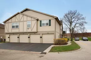 136 Brookwood Ct, Vernon Hills, IL 60061 - Photo 2