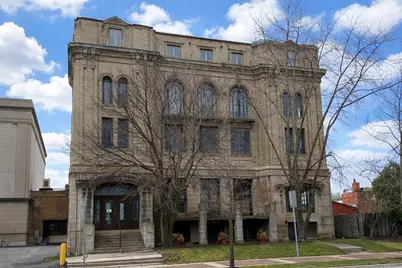 220 N Sheridan Road, Waukegan, IL 60085 - Photo 1