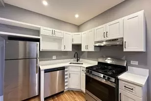 639 W Cornelia Ave, Chicago, IL 60657 - Photo 4