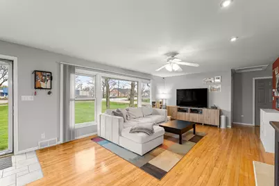 216 W Rand Road, Mount Prospect, IL 60056 - Photo 4
