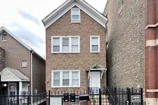 720 N Elizabeth St, Chicago, IL 60642 - Photo 1