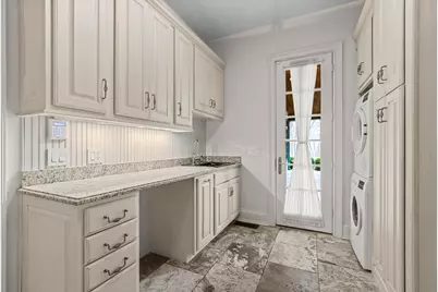 338 E Witchwood Lane, Lake Bluff, IL 60044 - Photo 12