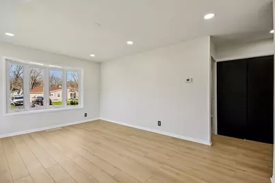 1819 Papoose Road, Carpentersville, IL 60110 - Photo 6