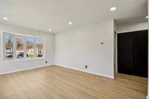 1819 Papoose Rd, Carpentersville, IL 60110 - Photo 6