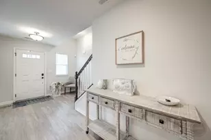 871 Finley Dr, Aurora, IL 60504 - Photo 2