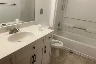 2115 Silverstone Dr, Carpentersville, IL 60110 - Photo 10