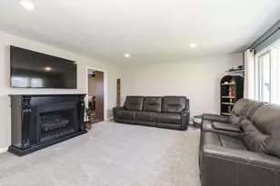 405 W Jeffery St, Cullom, IL 60929 - Photo 6