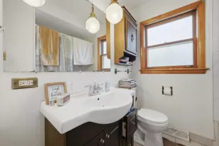 834 N Maple Dr, Chicago Heights, IL 60411 - Photo 4