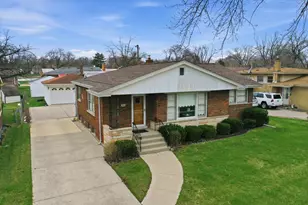 834 N Maple Dr, Chicago Heights, IL 60411 - Photo 8