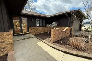 2376 Wyckwood Dr, Aurora, IL 60506 - Photo 2