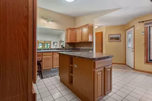 484 Bethany Rd, Dekalb, IL 60115 - Photo 4