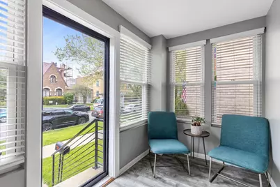 5471 N Parkside Avenue, Chicago, IL 60630 - Photo 2